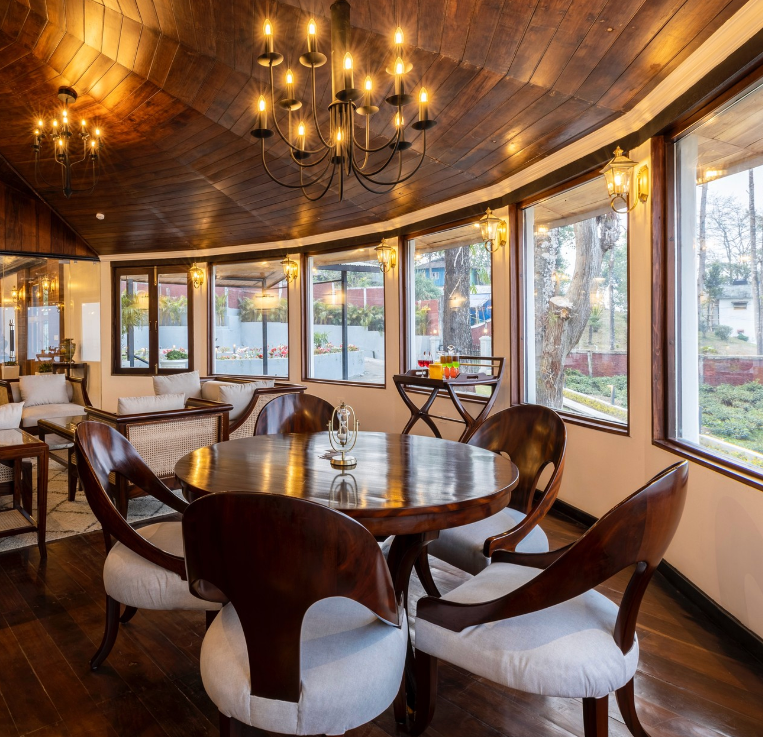 Puttabong dining interior